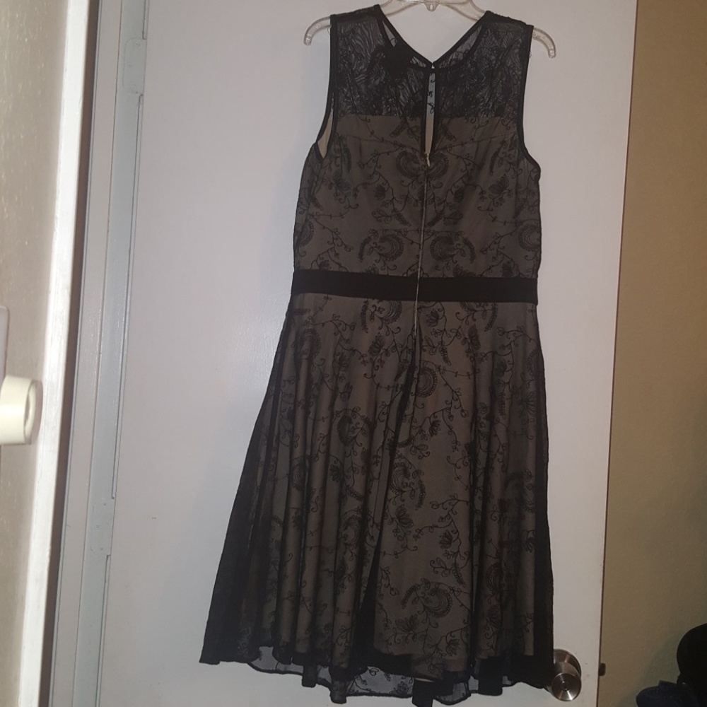 Dress - Picture 6 of 7